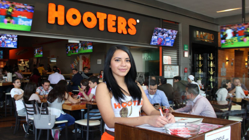 hooters 1