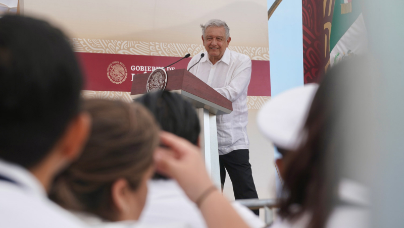 Presidente inaugura rompeolas en Oaxaca
