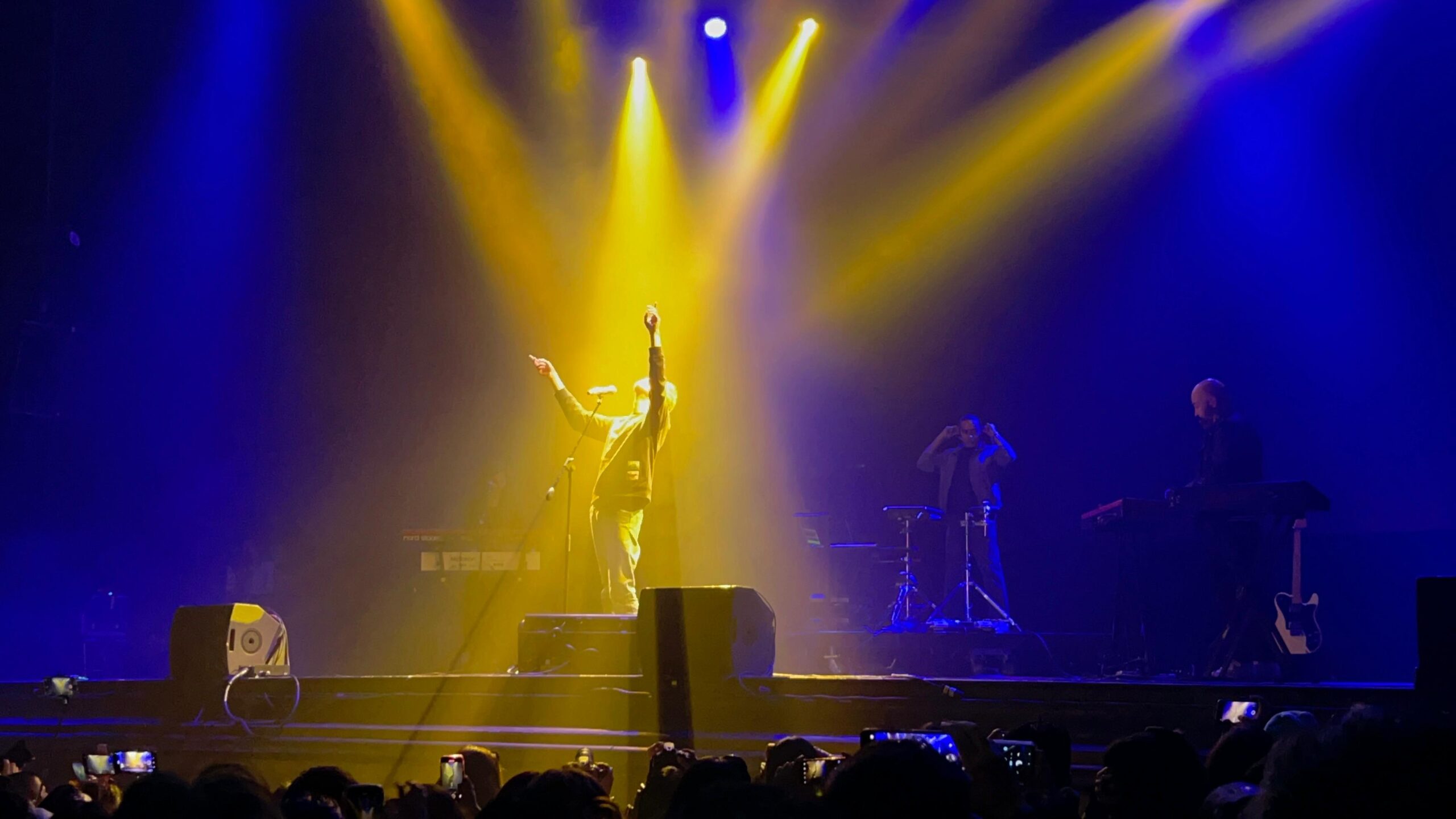 Meme del Real debuta como solista con “Princesa” en el Vive Latino 2025