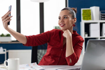 Burnout digital: Influencers cambian likes por prestaciones laborales