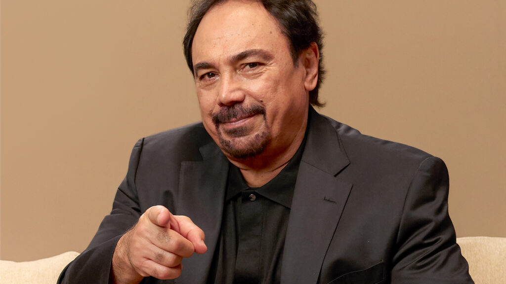 Agencia_Brunch_11_Hugo_Sanchez_FIFA_Experience_Portrait_Airbnb_Credit_Harlock_Chavez